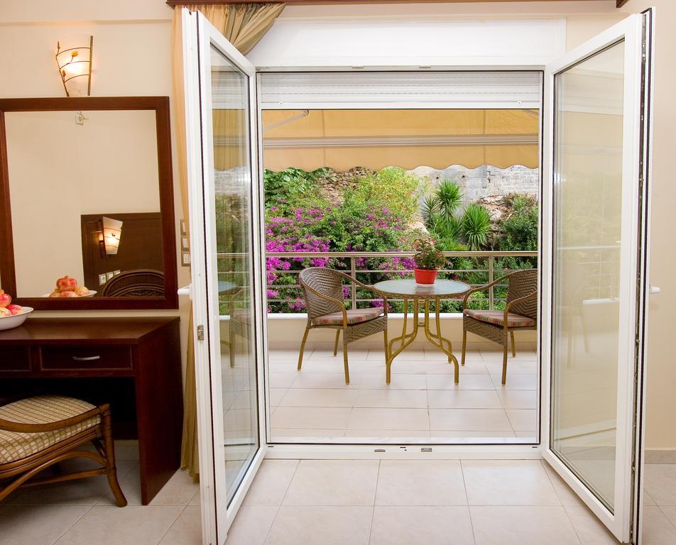 Hotel Viana ルトラ・エディプソス エクステリア 写真